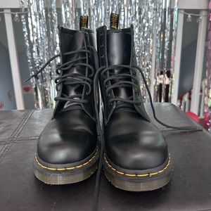 Dr. martens combat boot NEW SIZE 9M 11W